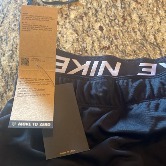 Nike plus size women’s shorts NWT / clean smoke free home. Make me an offer! - Picture 3 of 4